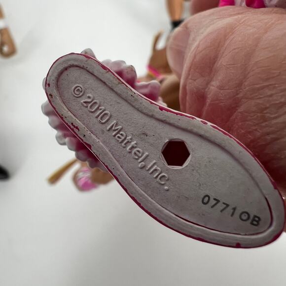 Lot of 4 WWE Action Figures Steve Austin Roman Reigns Ultimate Warrior Sting VTG - Picture 4 of 7